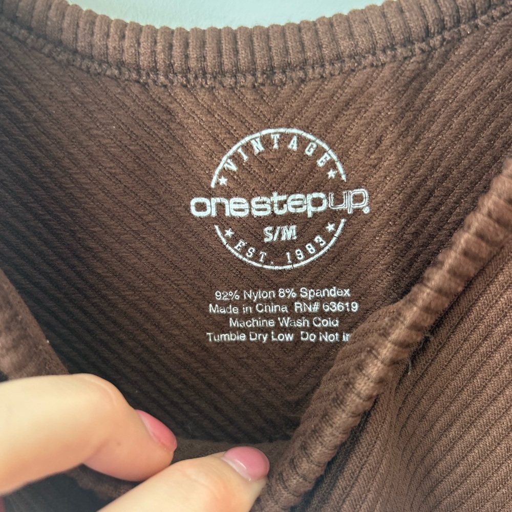 Brown tank crop top - Picture 2 of 2
